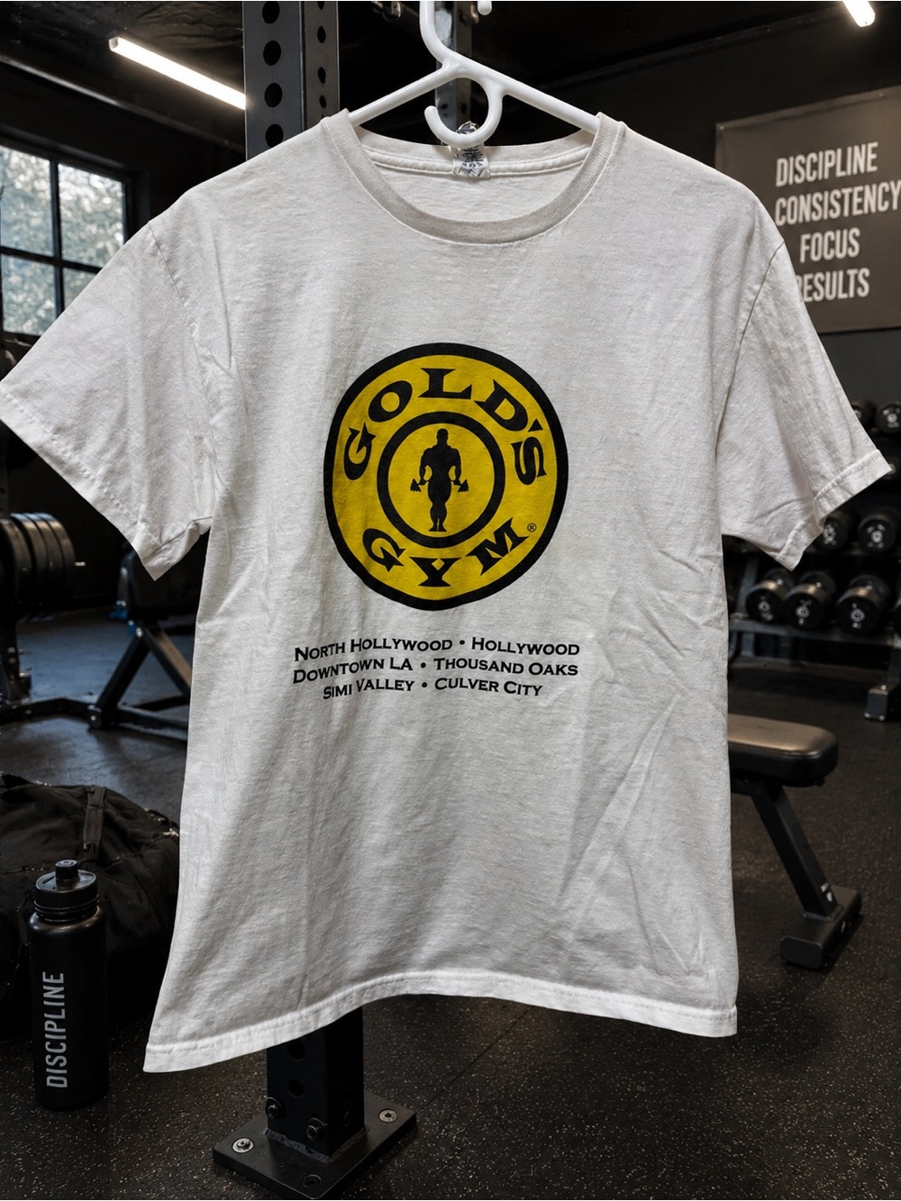 Gold’s Gym White Logo T-Shirt Size Medium